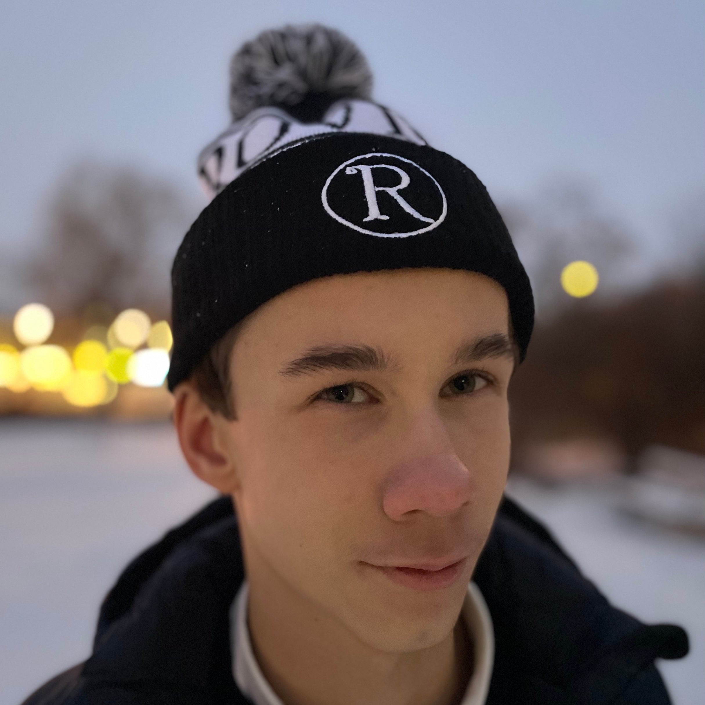 Stickad Mössa - Svart